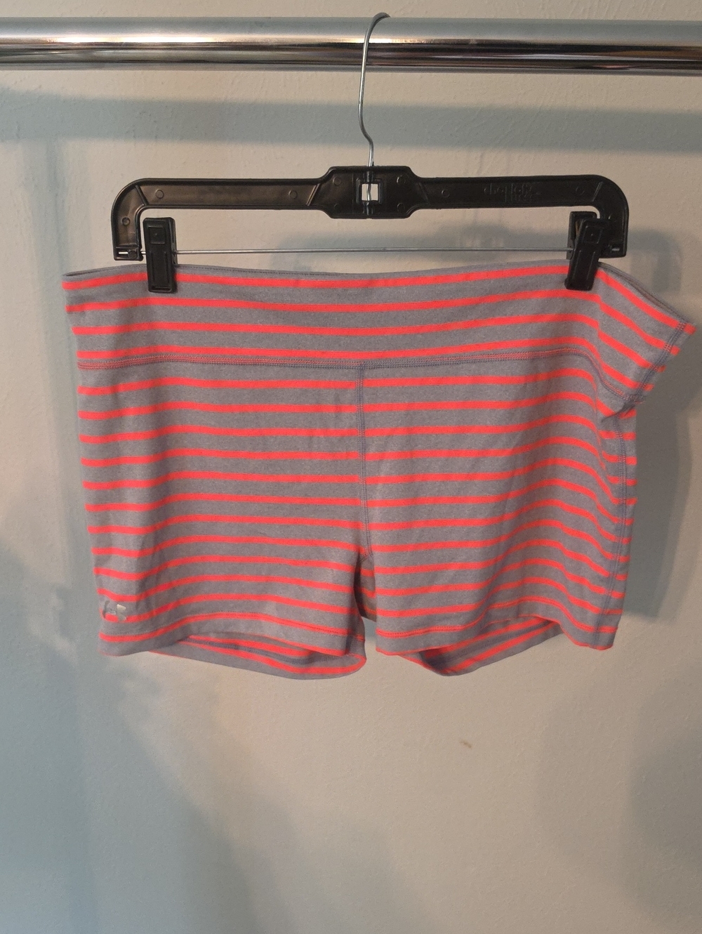 UnderArmour Striped Pink and Gray Women’s Stretch Shorts XL